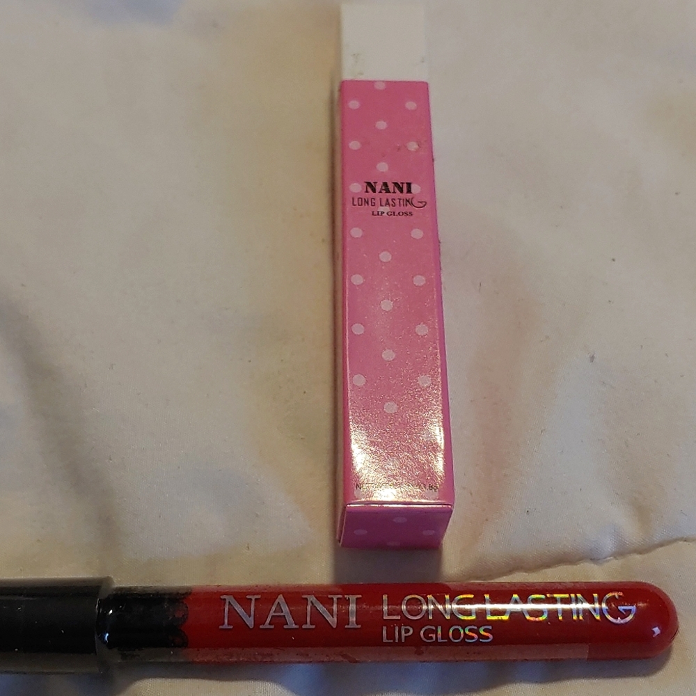 Nani Long Lasting Lip Gloss, color 05 - This looks like a true red - NEW